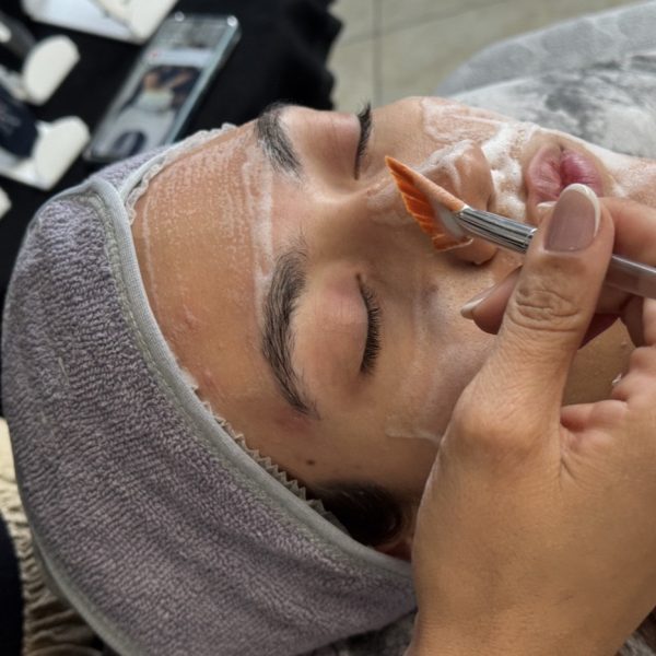 آرایشگاه زنانه هلوبیوتی میرداماد تهران